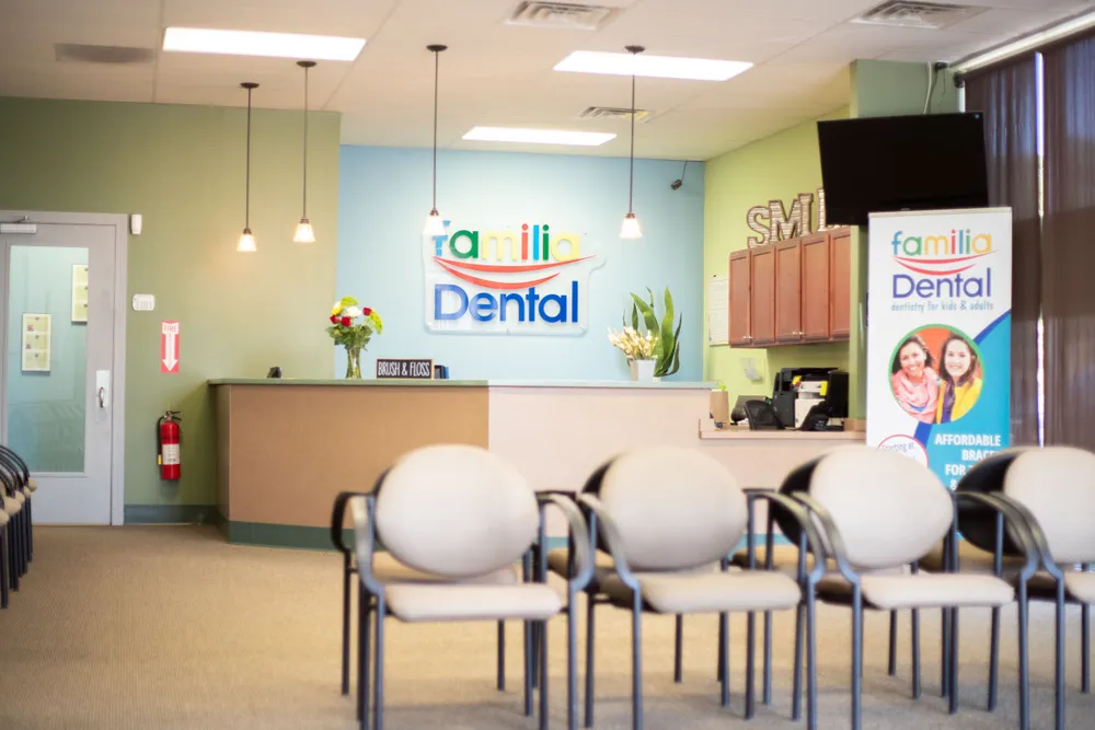 Familia Dental banner